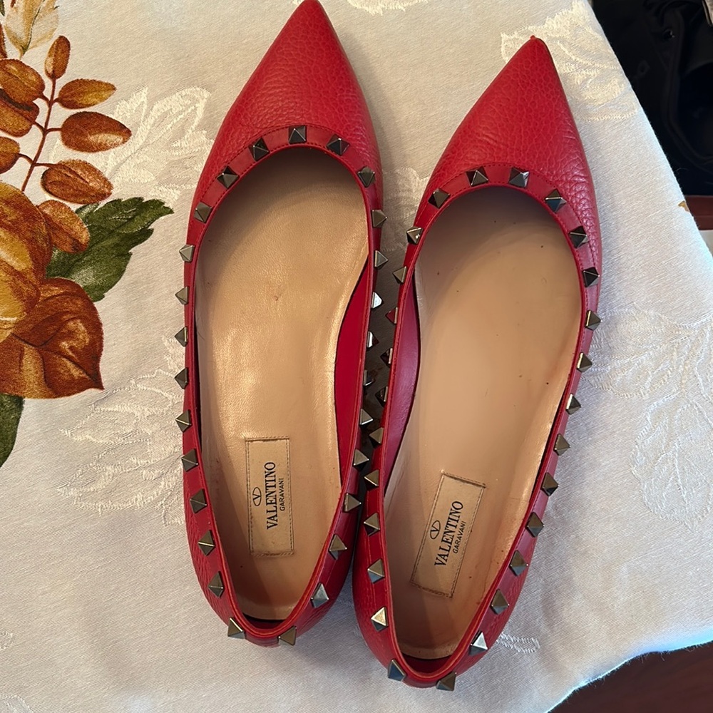 VALENTINO GARAVANI Rockstud leather point-toe flats size 41 red